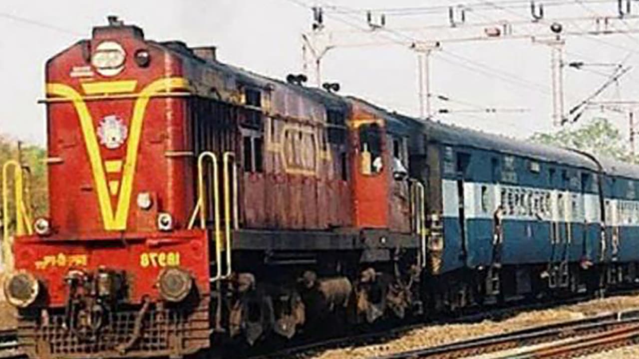 Bihar Train News: बिहार में 25 फरवरी से 6 दिनों तक रद्द रहेंगी दो दर्जन से अधिक ट्रेनें, कई ट्रेनों के रूट बदले, देखें पूरी लिस्ट