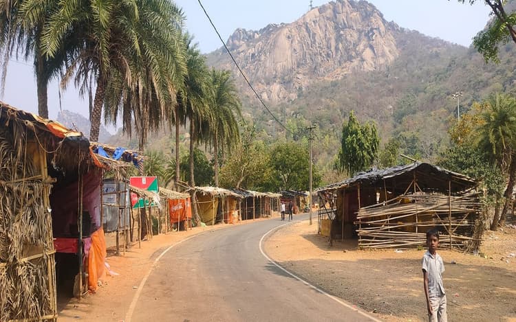 देवघर त्रिकूट रोप-वे हादसा: 1 साल बाद भी शुरू नहीं हुआ रोप-वे, घटे पर्यटक, 20000 लोगों का रोजगार प्रभावित