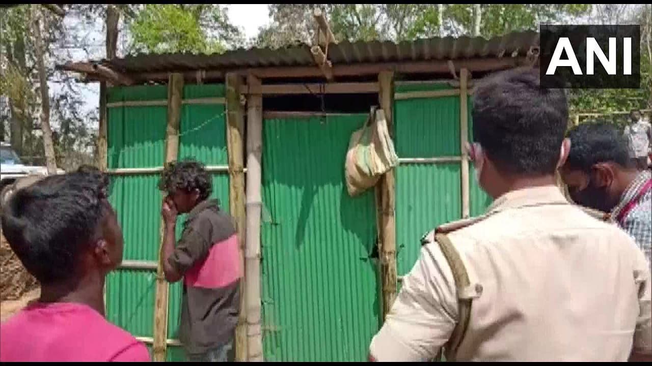 त्रिपुरा: महिला ने पति का सिर काटा, फिर प्लास्टिक की थैली में मंदिर में रखा दिया, जानिए बेटे ने क्या कहा त्रिपुरा: महिला ने पति का सिर काटा, फिर प्लास्टिक की थैली में मंदिर में रखा दिया, जानिए बेटे ने क्या कहा
