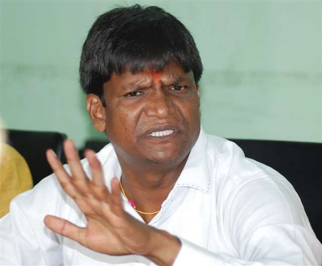 ढुलू के घर की तलाशी में हो रही परेशानी, बंद हो जाता है दरवाजा