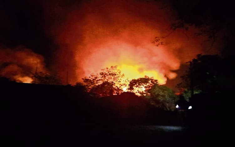 जमशेदपुर के UCIL तुरामडीह के बारुद भरे मैगजीन हाउस के पास बड़ा हादसा टला, घंटों मशक्कत के बाद आग पर पाया काबू