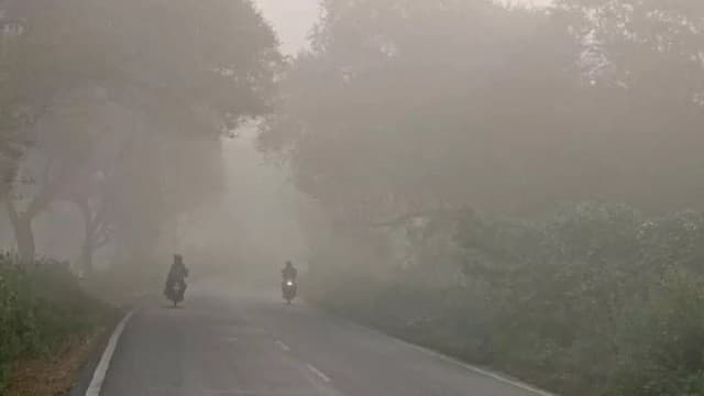 UP Weather AQI Today: यूपी में अब इस दिन से कड़ाके की सर्दी दिखाएगी असर, नोएडा-गाजियाबाद में हवा का बुरा हाल
