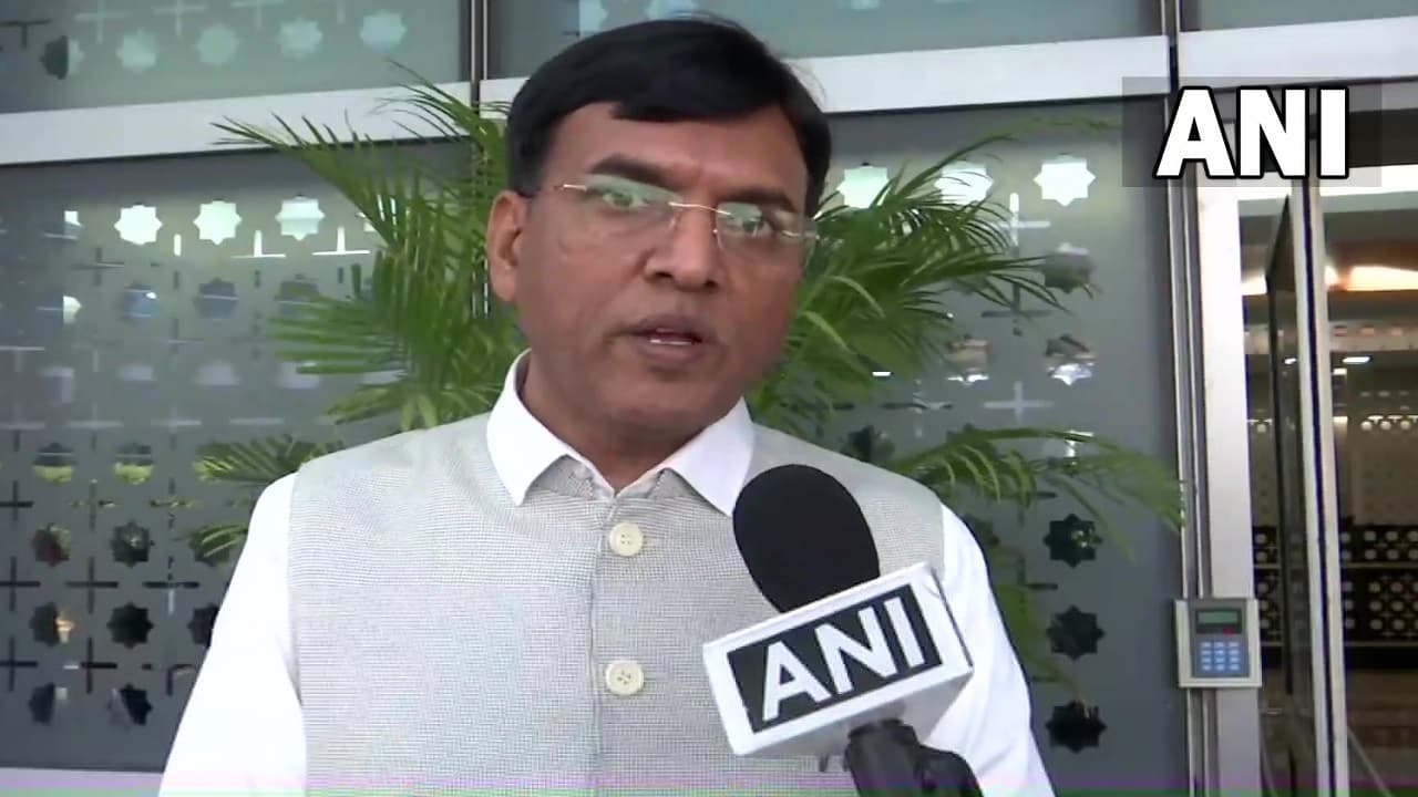 कोरोना की चौथी लहर की आशंका के मद्देनजर केंद्रीय स्वास्थ्य मंत्रालय ने बुलाई आपात बैठक, दिया ये निर्देश