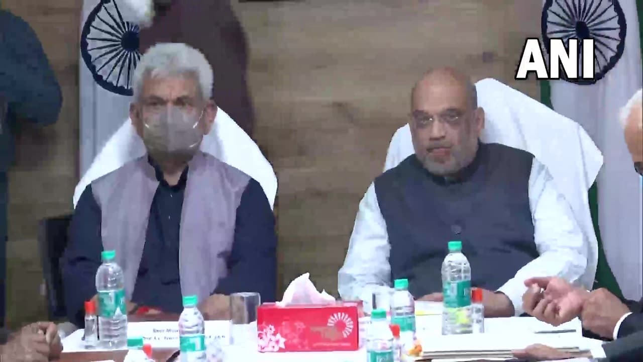 गृह मंत्री अमित शाह ने जम्मू कश्मीर में सुरक्षा स्थिति की समीक्षा की, आतंकवाद को खत्म करने पर जोर