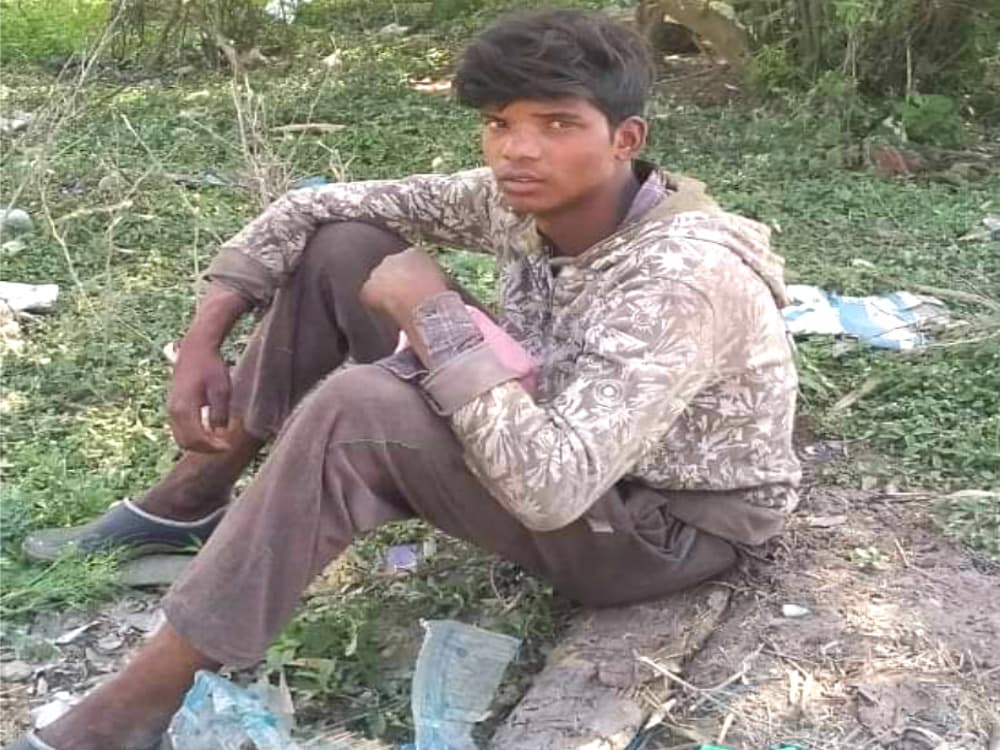 25 दिन में पैदल तय की 1400 किलोमीटर की दूरी, दिल्ली से मध्यप्रदेश के लिए निकला गुड्डू ठाकुर पहुंच गया झारखंड 25 दिन में पैदल तय की 1400 किलोमीटर की दूरी, दिल्ली से मध्यप्रदेश के लिए निकला गुड्डू ठाकुर पहुंच गया झारखंड