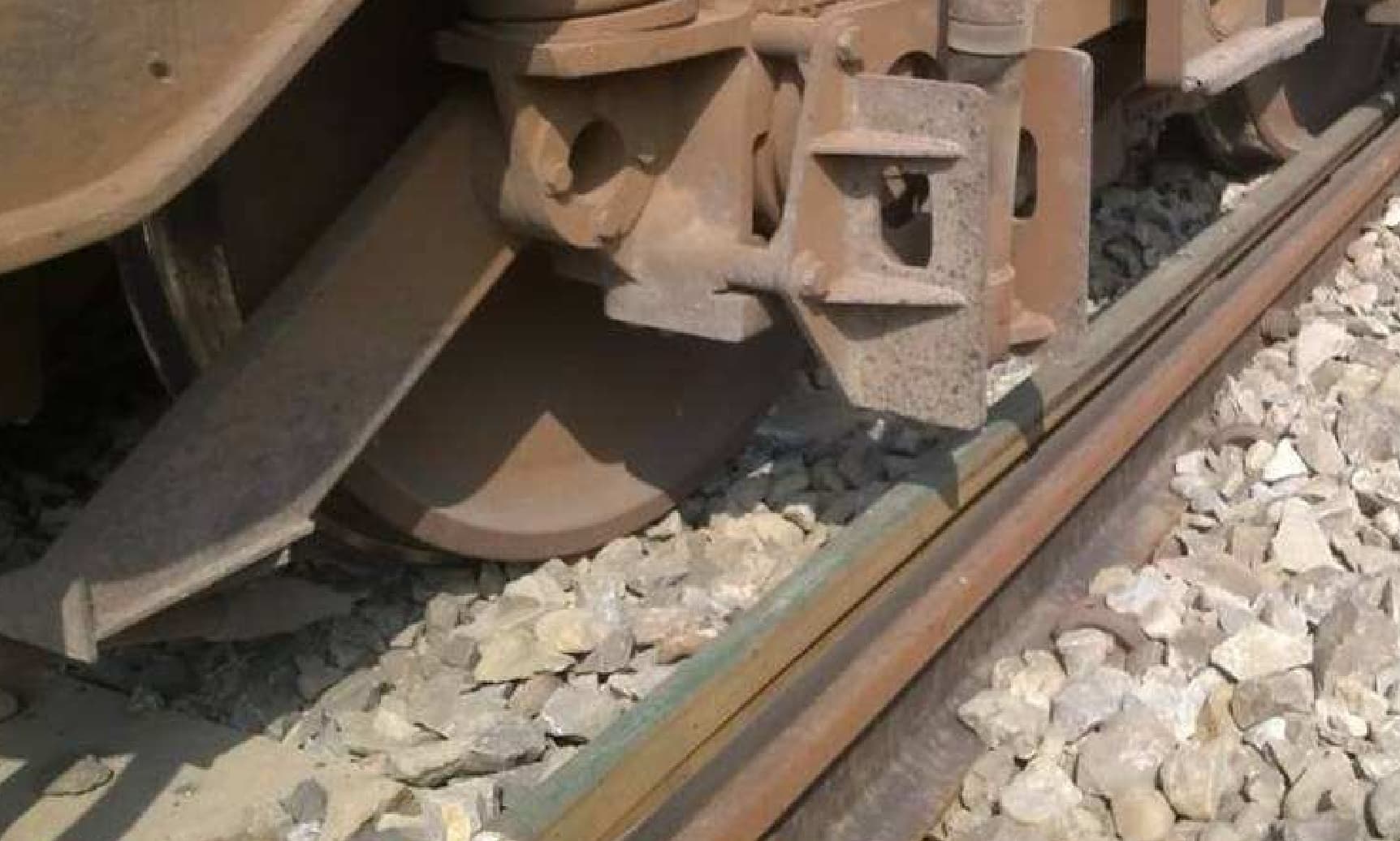 Rajdhani Express Derails : टनल के अंदर हाईस्पीड से जा रही राजधानी एक्सप्रेस पटरी से उतरी