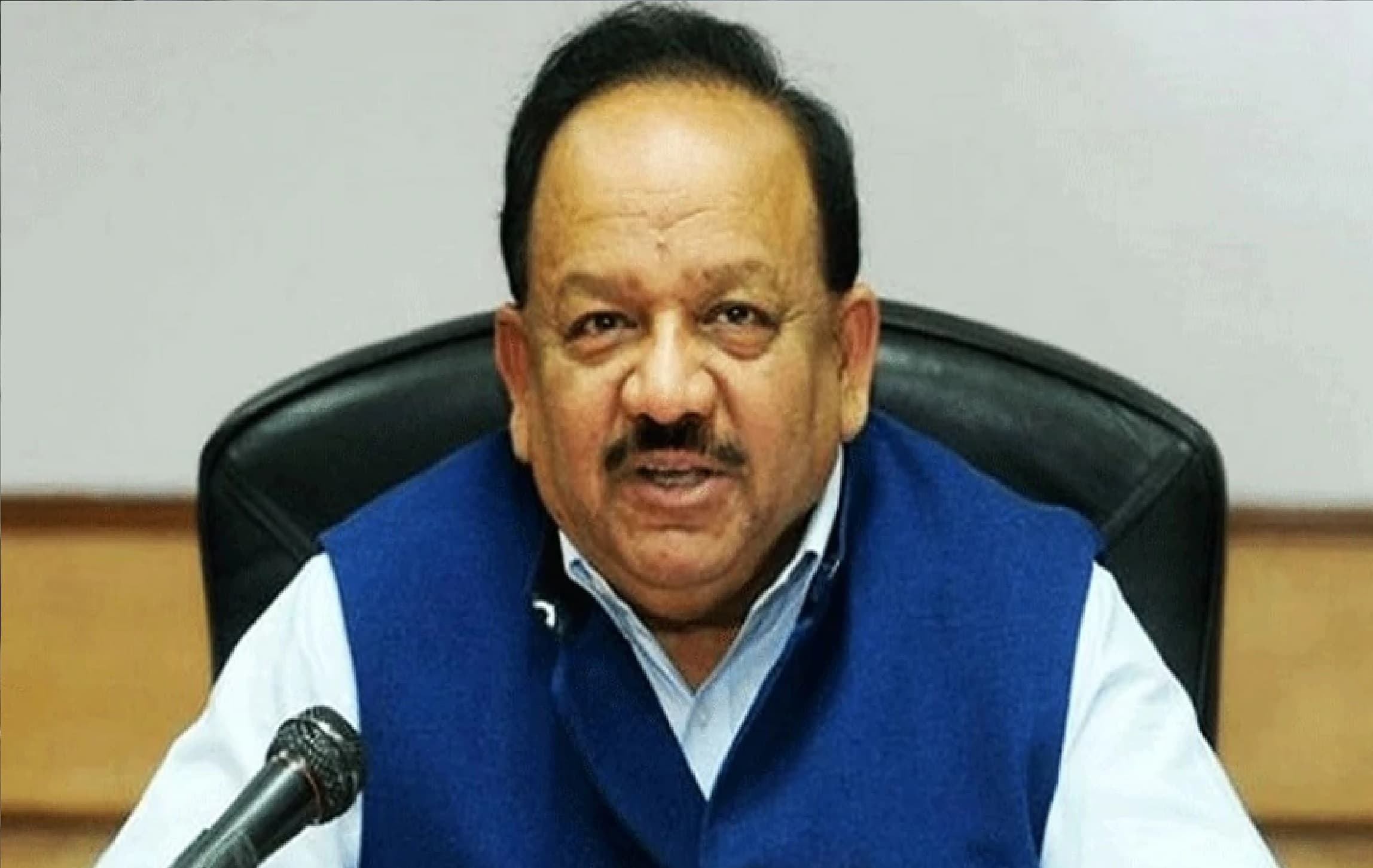 कोरोना वैक्सीन को केंद्रीय स्वास्थ्य मंत्री ने बताया संजीवनी, कहा, अफवाहों पर न दें ध्यान