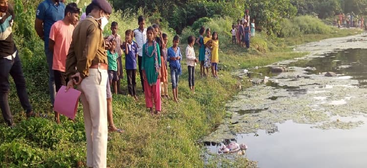 रोरो नदी में मिला मृत नवजात शिशु का शव