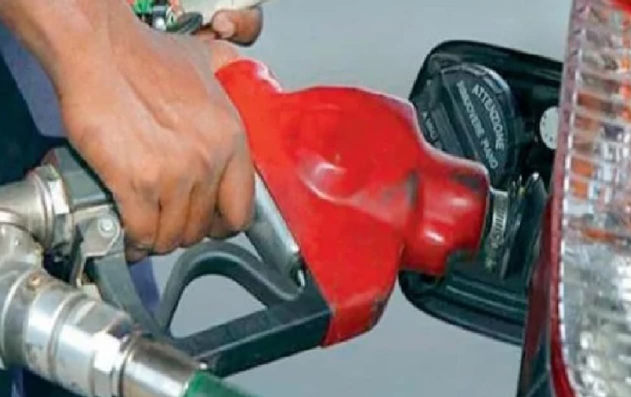 Petrol Diesel Price Today : आने वाले दिनों में फिर बढ़ सकती है पेट्रोल - डीजल की कीमत