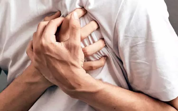 कोरोना की वैक्सीन से बढ़ा दिल की बीमारियों का खतरा, ज्यादातर युवा हो रहे हैं शिकार