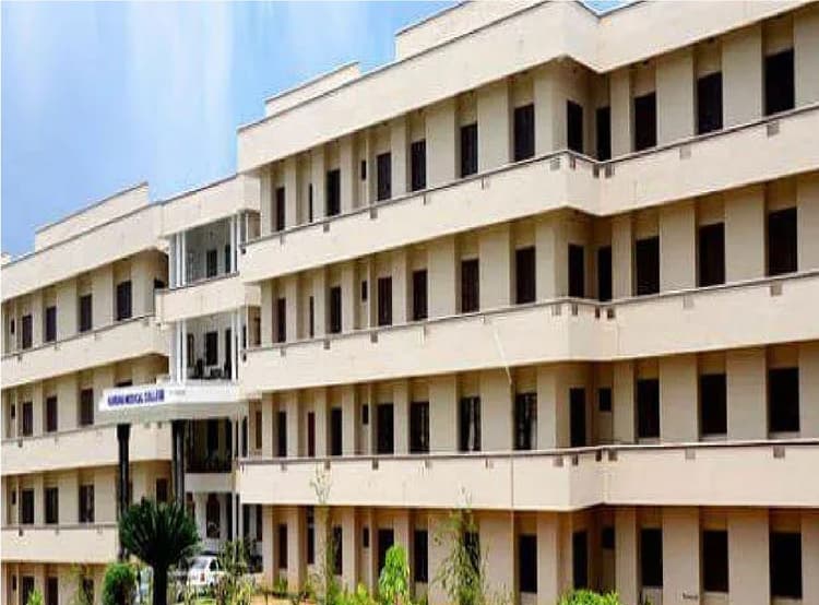 Delhi Weather Update: राजधानी दिल्ली में बदला मौसम का मिजाज, बुधवार को हो सकती है हल्की बारिश