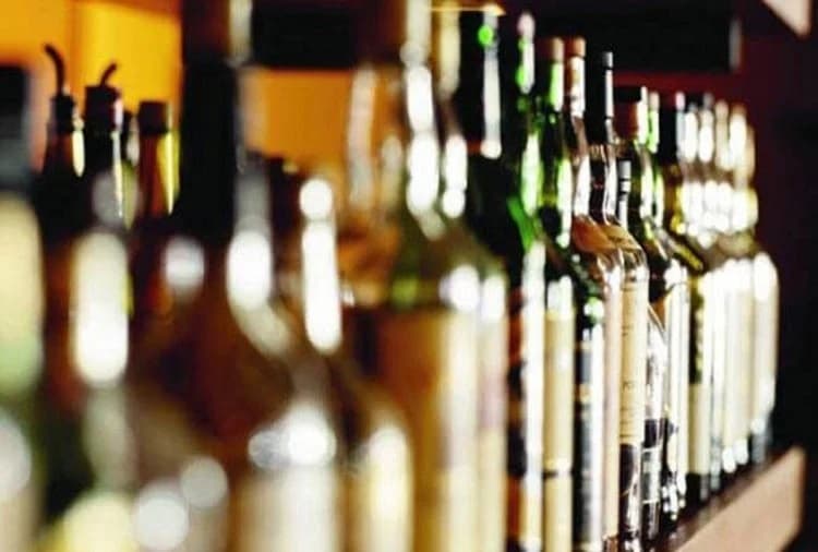 भागलपुर में कार से 65 लीटर विदेशी शराब बरामद, झारखंड से लेकर आ रहा था तस्कर