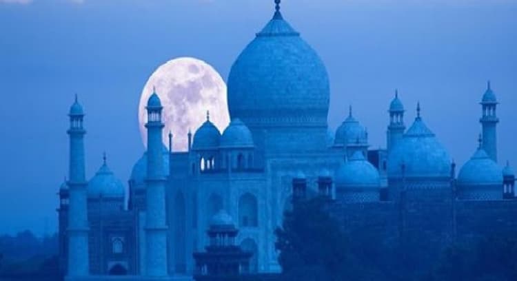 Agra News: जब चांद की रोशनी में चमकते हैं ताजमहल में लगे 16 तरह के पत्थर तो लोग कहते हैं- ‘वाह ताज’...