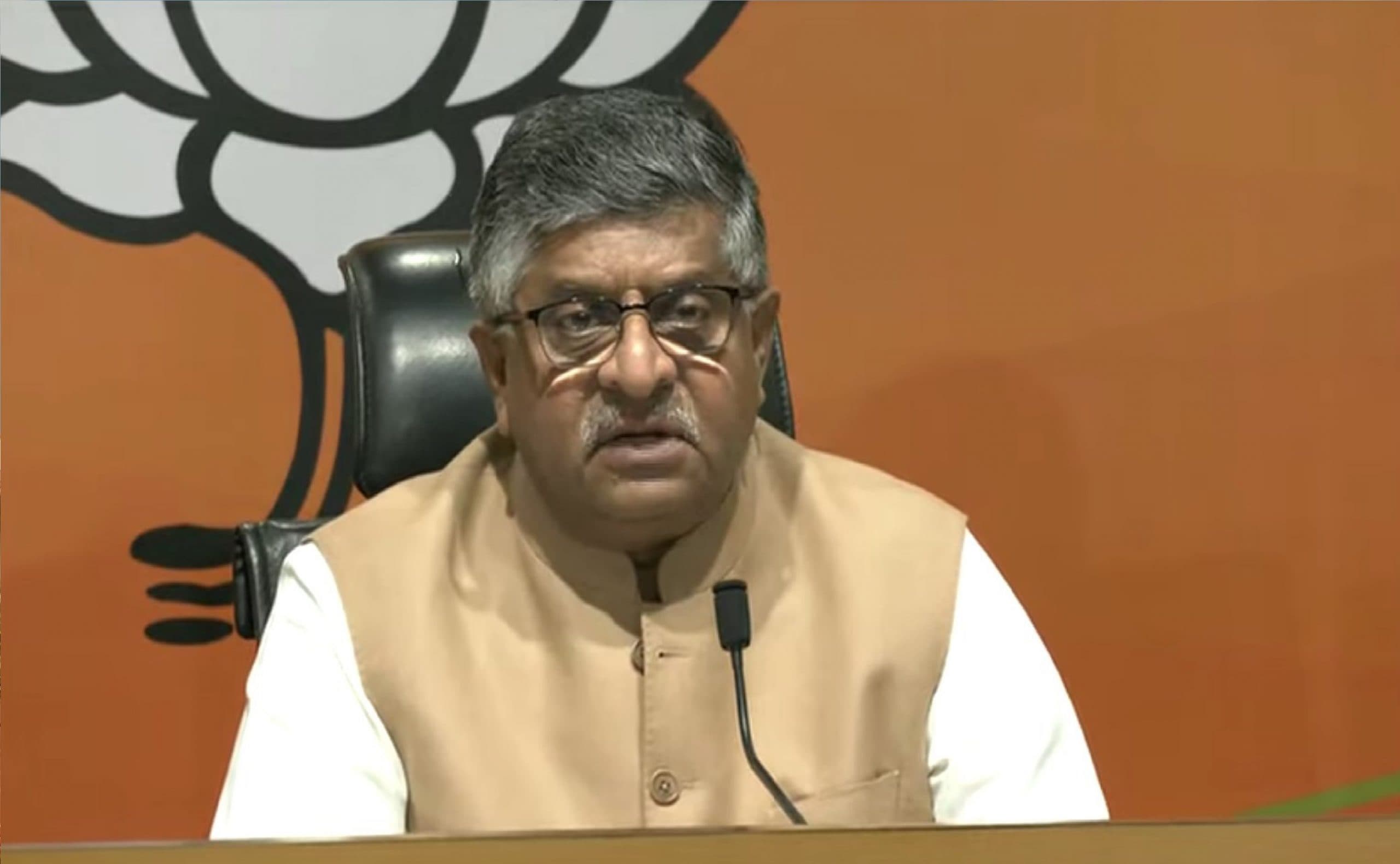 Pegasus Snooping Row : संसद में हंगामा, कोर्ट में सुनवाई के पहले बोले रविशंकर, विपक्ष के पास सबूत नहीं