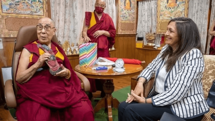 दलाई लामा ने अमेरिकी मानवाधिकार अधिकारी से की बात तो चिढ़ गया चीन, जारी किया बयान