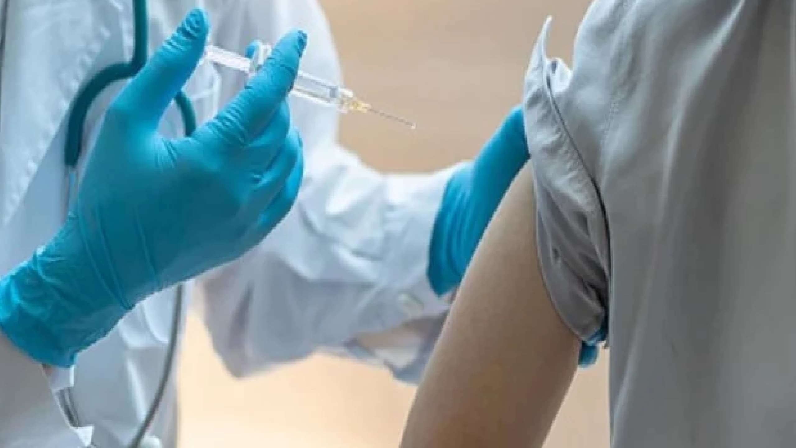 कोरोना वैक्सीन लगाने के बाद व्यक्ति की मौत, पोस्टमार्टम में पता चला ये कारण