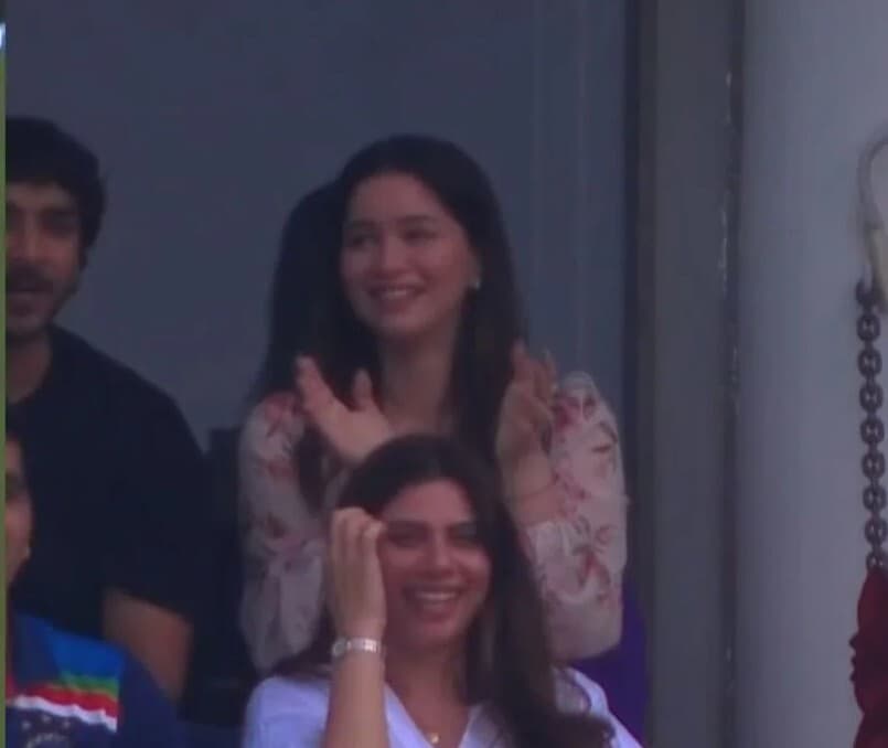 VIDEO: शुभमन के फिफ्टी लगाते ही झूम उठी सारा तेंदुलकर, सोशल मीडिया पर गिल को बताई दिल की चाहत!