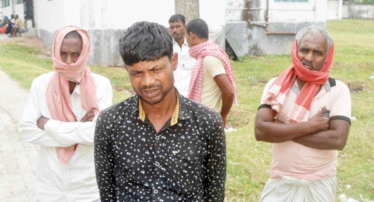 Bhagalpur: अवैध संबंध के आरोप से आहत पांच बच्चों की मां ने जहर खाकर दे दी जान Bhagalpur: अवैध संबंध के आरोप से आहत पांच बच्चों की मां ने जहर खाकर दे दी जान
