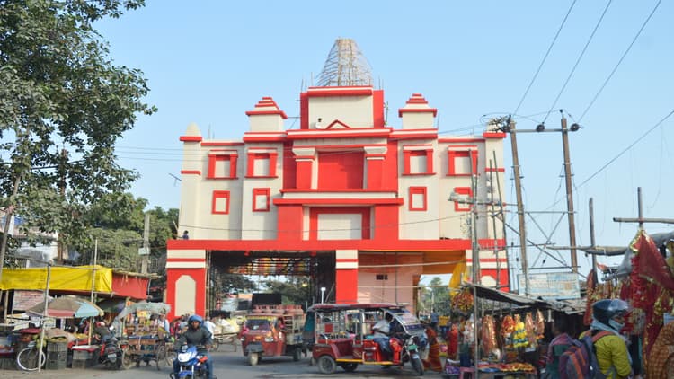 PHOTOS: भागलपुर में दुर्गा पूजा पंडालों की तस्वीरें देखिए, पूजन व आरती के लिए मंदिर पहुंच रहे भक्त..