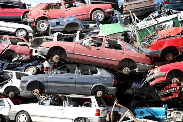 Vehicle Scrappage Policy: पुराने वाहनों को कबाड़ करने के लिए राज्यों को 2000 करोड़ रुपये देगा केंद्र