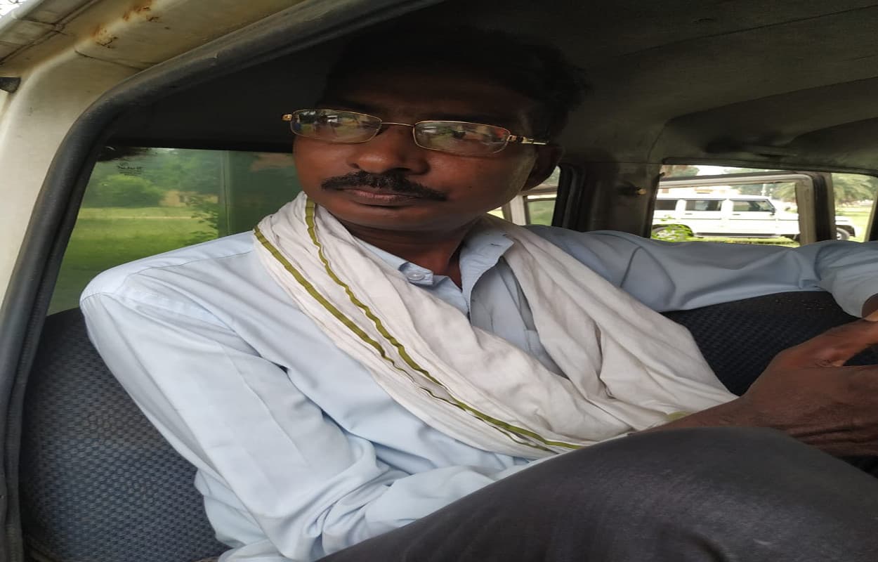 मरकच्चो में 12 हजार रुपये रिश्वत लेते पंचायत सेवक गिरफ्तार, कूप निर्माण के लिए मांग रहा था घूस