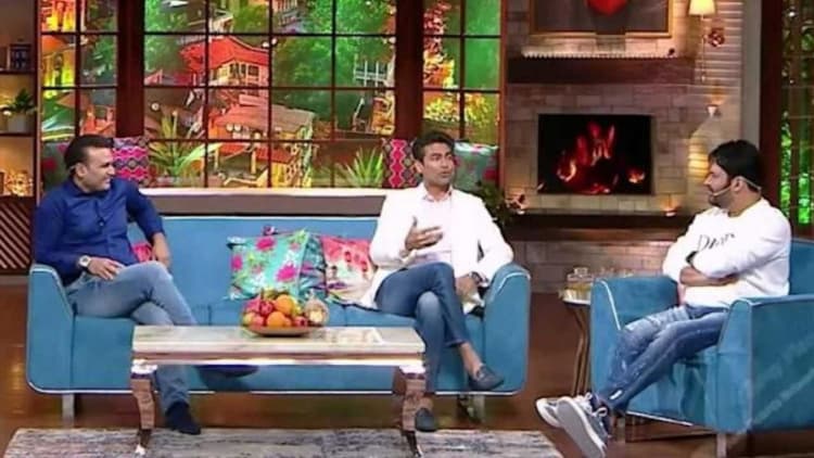 The Kapil Sharma Show : वीरेंद्र सहवाग ने कपिल शर्मा को दिया केला, एक्टर ने दिया ऐसा रिएक्शन, देखें VIDEO