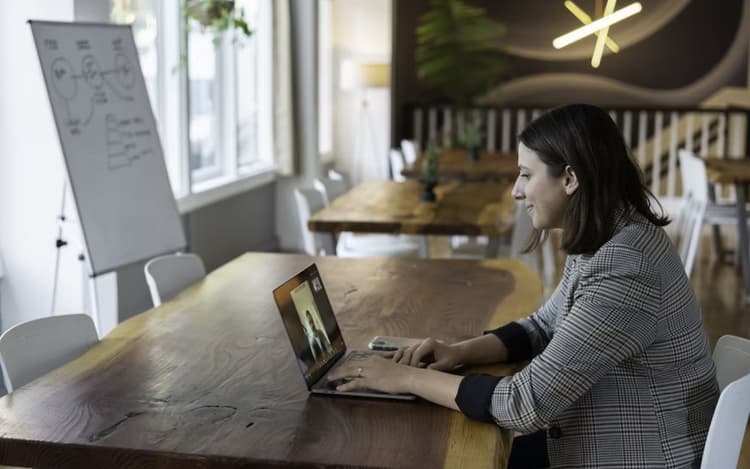 वर्चुअल इंटरव्यू को सफल बनायेगी प्री-प्लानिंग, जानें कौन सी महत्वूपर्ण बातों का ध्यान रखना है जरूरी