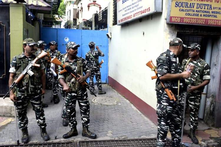 WB News: सीएम ममता बनर्जी के करीबी मंत्री फिरहाद हकीम के घर सीबीआई की छापेमारी, जानें क्या है मामला