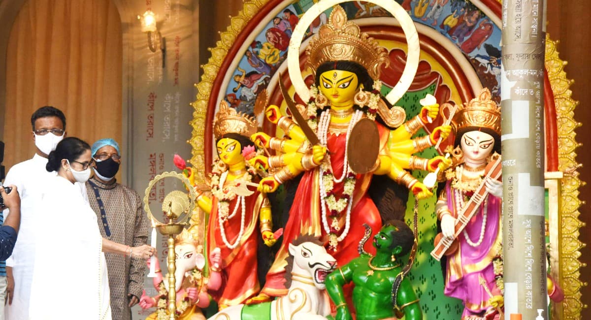 navratri 2021: दुर्गा पूजा में 32 हजार करोड़ रुपये से अधिक का होता है कारोबार