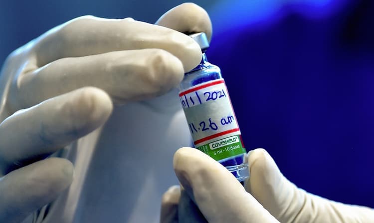 देश में कोरोना वैक्सीन की दूसरी डोज लगनी शुरू, जानिए अबतक कितने लोगों का हुआ है वैक्सीनेशन