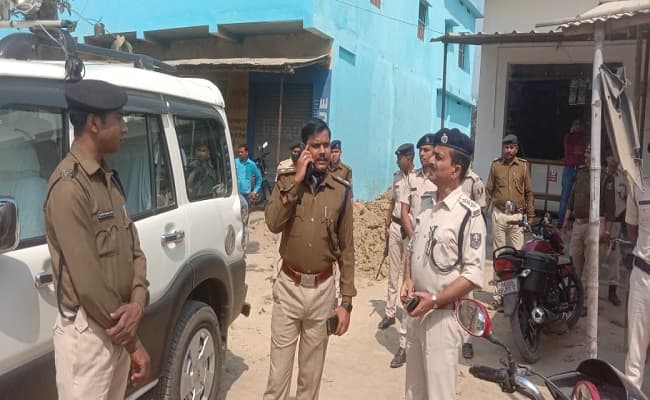 BREAKING NEWS: चंपारण में बदमाशों ने फाइनेंस कंपनी के कार्यालय में की लाखों की लूट, हथियार के बल पर मैनेजर को बनाया बंधक