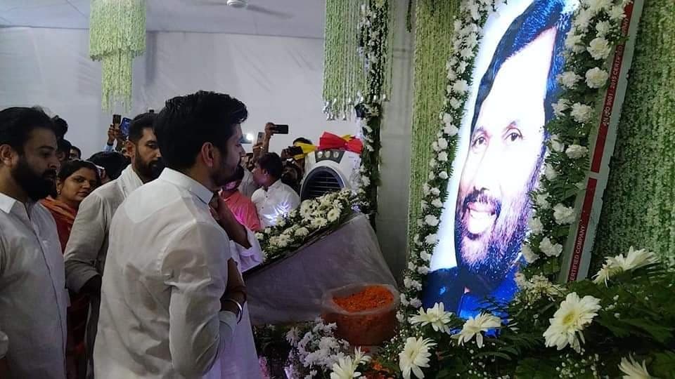 रामविलास पासवान की पहली बरसी पर चार महीने बाद मिले चाचा-भतीजा, लेकिन नहीं दिखी रिश्ते की गर्माहट रामविलास पासवान की पहली बरसी पर चार महीने बाद मिले चाचा-भतीजा, लेकिन नहीं दिखी रिश्ते की गर्माहट