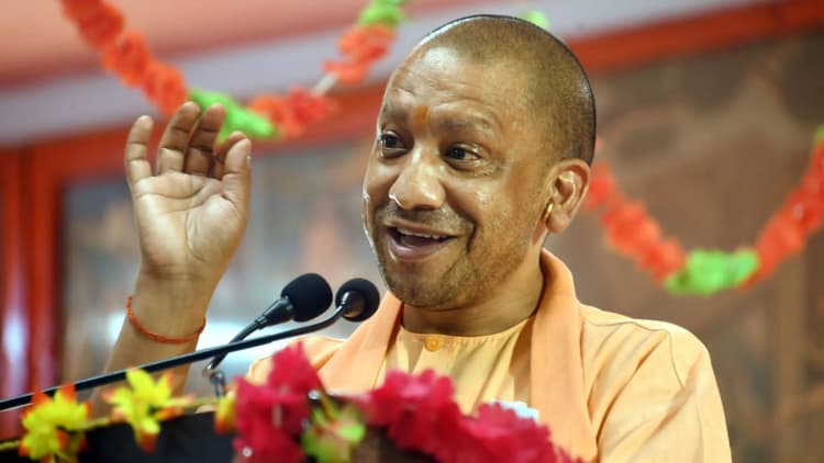 अखिलेश यादव के फ्री बिजली देने के ऐलान पर सीएम योगी का पलटवार, कहा- वसूली के लिए तो जनता से माफी मांग लो