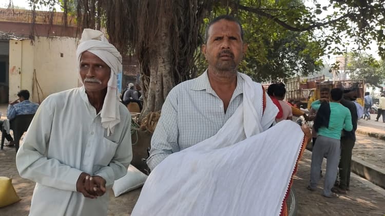 Exclusive: अलीगढ़ में धान की बोली से पहले हो जाता है 'अंगोछा में सौदा', छला जा रहा किसान, आढ़ती खा रहे पकवान