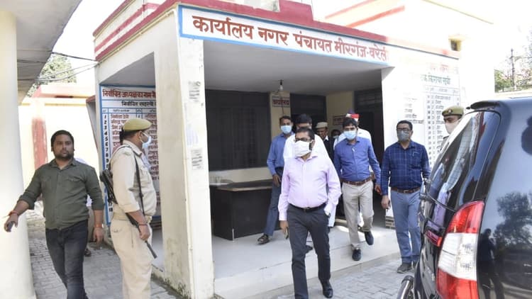 Bareilly News: ईओ मीरगंज पर गिरी गाज, डीएम ने रिकॉर्ड न दिखाने पर दी एडवर्स इंट्री