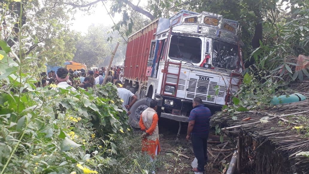 गाजीपुर में भीषण सड़क हादसा, तेज रफ्तार ट्रक ने 10 लोगों को रौंदा, 6 की मौत