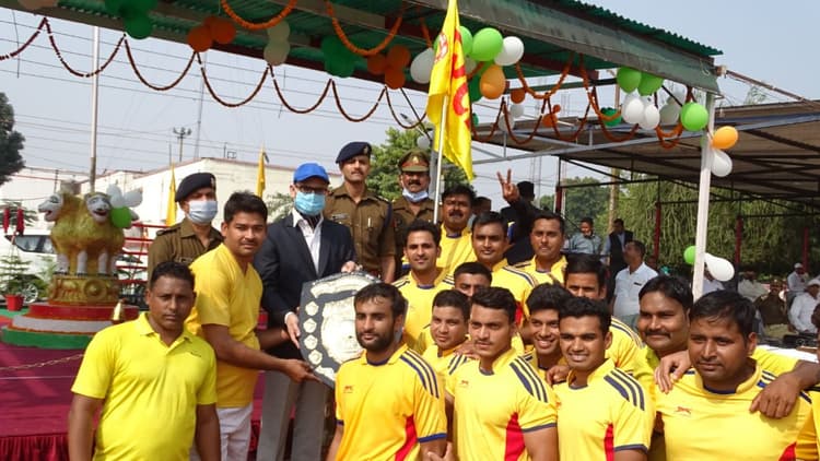 Sports News: बरेली का शानदार प्रदर्शन, पुरुष और महिला टीम ने अंतरजनपदीय पुलिस हॉकी प्रतियोगिता जीती