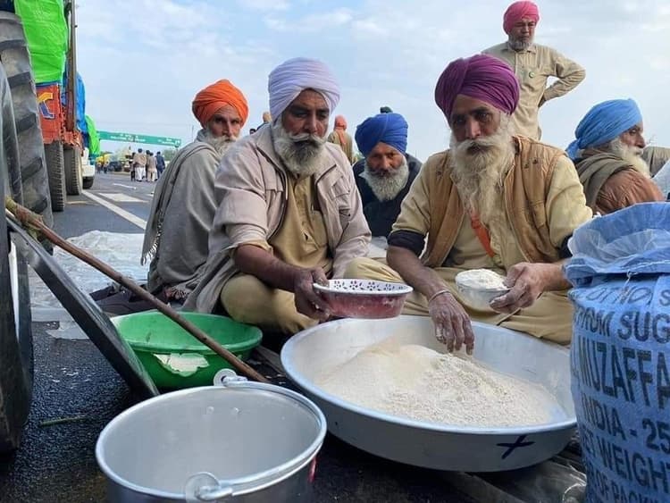 शांतिपूर्ण प्रदर्शन से ट्रैक्टर परेड की हिंसक झड़प तक, किसानों को मनाने को लेकर सरकार के क्या रहे प्रयास?