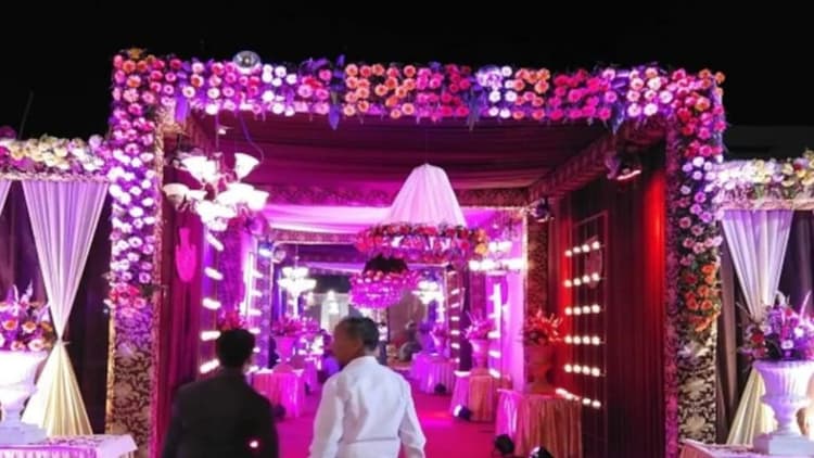 Bareilly News: बैंक्वेट हॉल की मनमानी पर पुलिस ने कसा शिकंजा, नोटिस भेजने के साथ दिये ये सुझाव