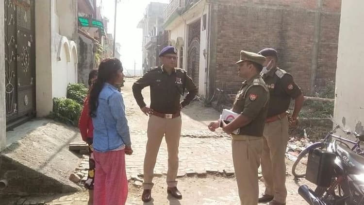 Gorakhpur News: सीएम सिटी में दिनदहाड़े महिला की हत्या के बाद जागी पुलिस, परिवार से मिलने पहुंचे एडीजी