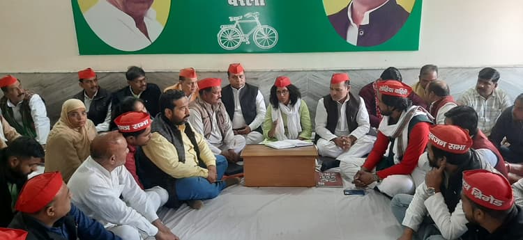 Bareilly News: सछास अध्यक्ष नेहा यादव ने की मतदाता पुनरीक्षण अभियान की समीक्षा बैठक, तैयार की यह रणनीति