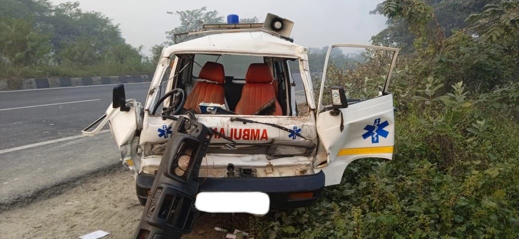 छत्तीसगढ़ के कोंडागांव में ट्रक ने शव ले जा रही एंबुलेंस को मारी टक्कर, एक ही परिवार के 3 लोगों की मौत