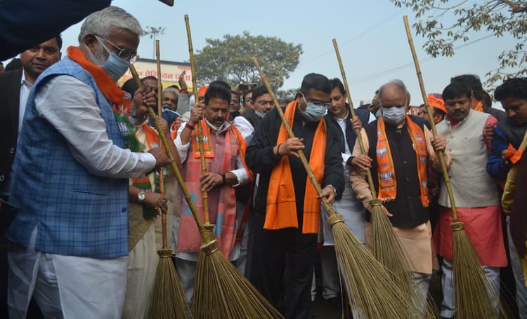 Varanasi News: आज स्वच्छता जन आंदोलन बन चुका है, काशी में बोले केंद्रीय मंत्री धर्मेंद्र प्रधान