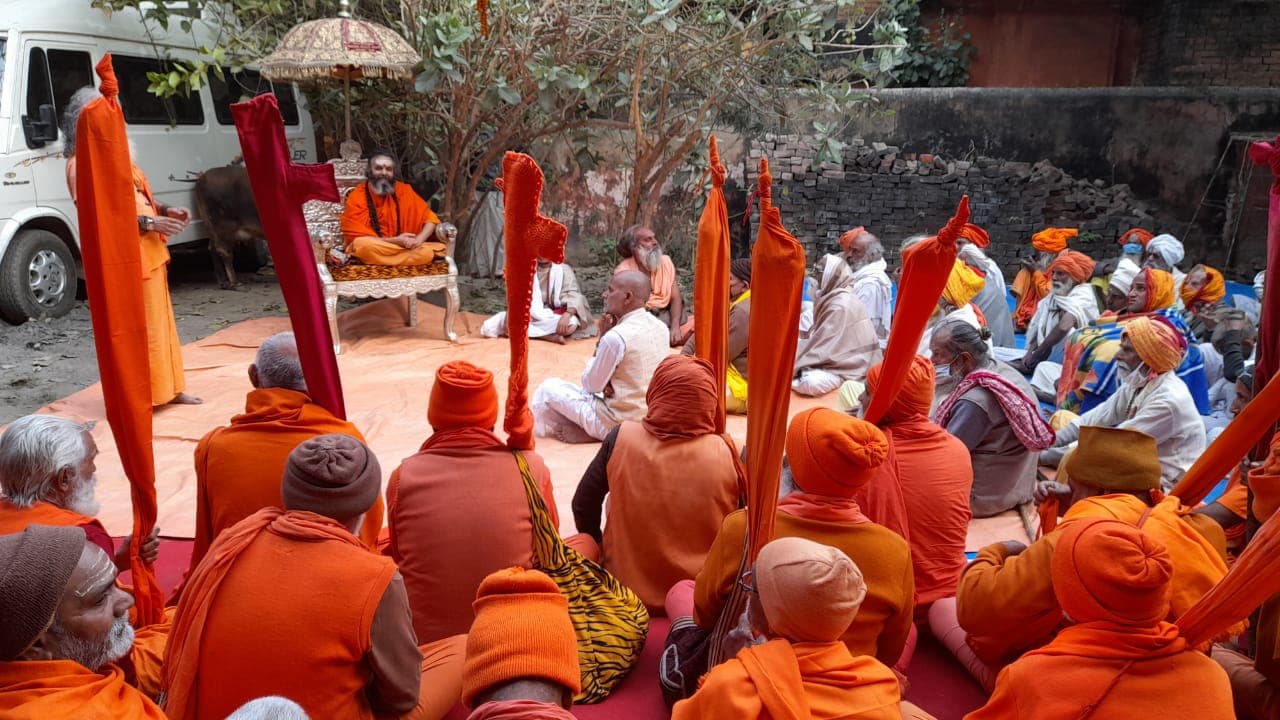 Varanasi News: गाय को राष्ट्रमाता और भारत को हिंदू राष्ट्र घोषित करे सरकार- स्वामी नरेंद्रानंद सरस्वती