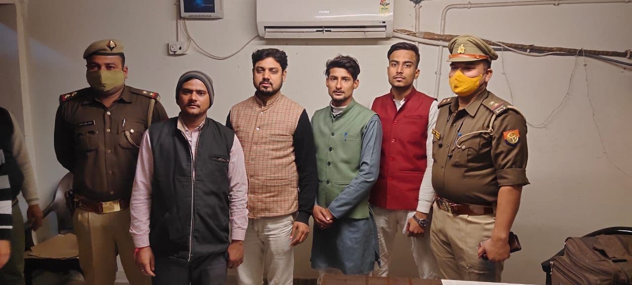 PM नरेंद्र मोदी की कानपुर रैली में हिंसा भड़काने का आरोप, गिरफ्तार पांचों आरोपियों को सपा ने पार्टी से निकाला PM नरेंद्र मोदी की कानपुर रैली में हिंसा भड़काने का आरोप, गिरफ्तार पांचों आरोपियों को सपा ने पार्टी से निकाला
