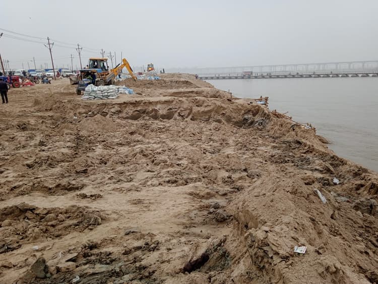 Photos: संगम नगरी में माघ मेले की तैयारियां अंतिम दौर में, देखें तस्वीरें