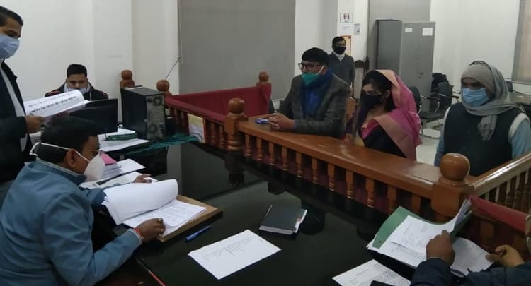 Aligarh News: अलीगढ़ में अंतिम दिन 38 नामांकन, 9 नामांकन पत्र बिके