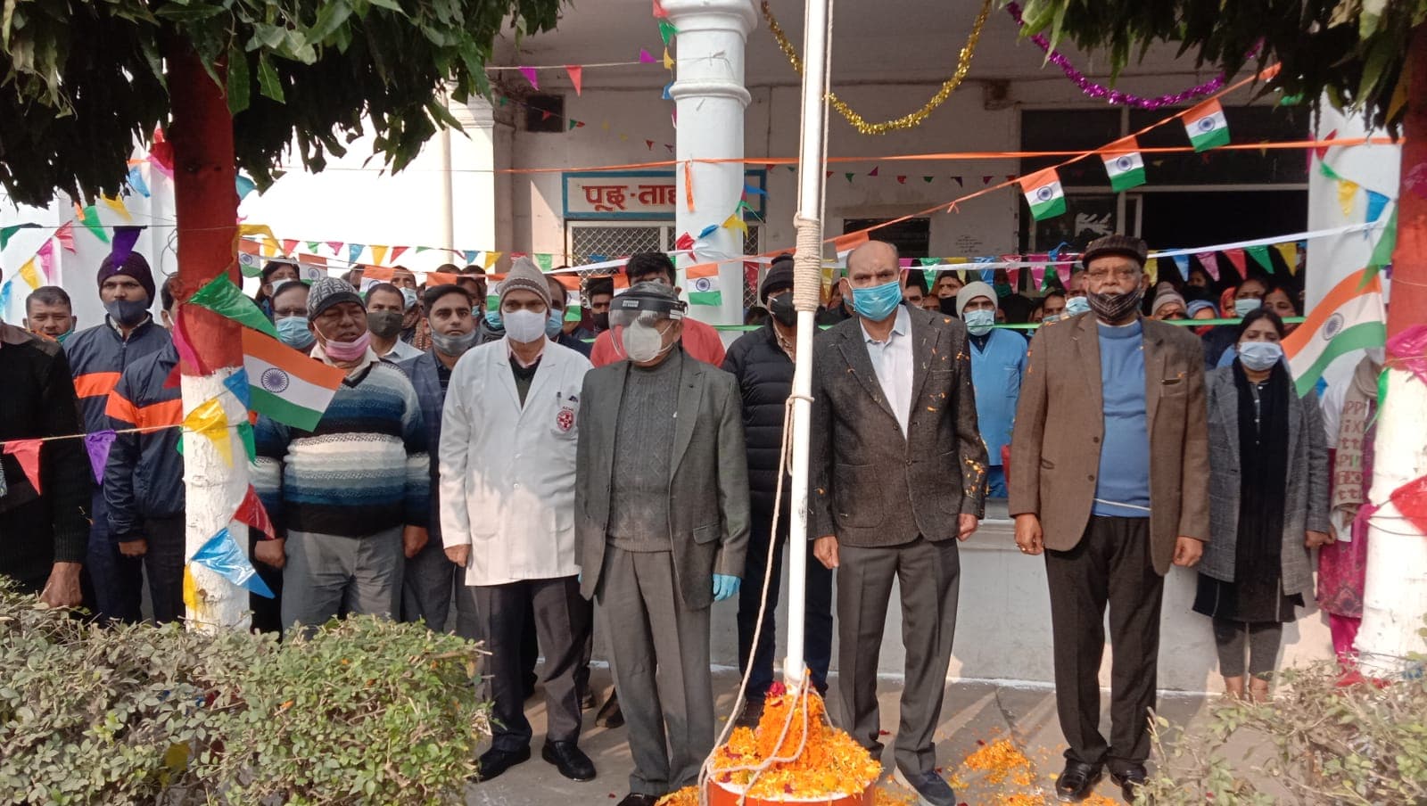 गुरु गोरक्षनाथ चिकित्सालय में धूमधाम से मनाया गया गणतंत्र दिवस, मेजर जनरल ने फहराया झंडा
