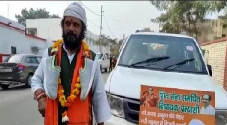 UP Election 2022: गले में जूतों की माला पहनकर वोट मांगने पहुंचा प्रत्याशी, जानें क्या है पूरा मामला