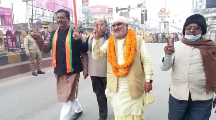 UP Election 2022: गोरखपुर में विभिन्न दलों के प्रत्याशियों ने किया नामांकन